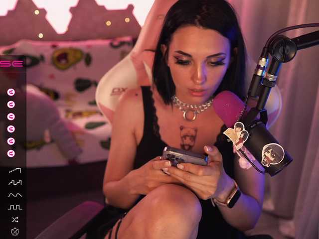 Live sex webcam photo for MalinaBo0m #274366131