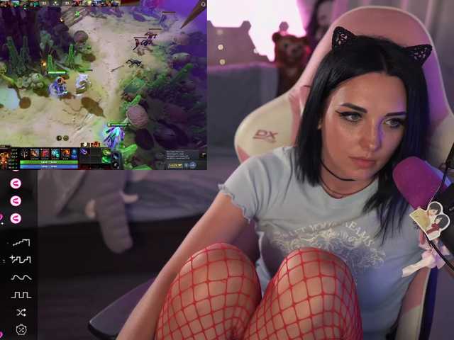 Live sex webcam photo for MalinaBo0m #274414035