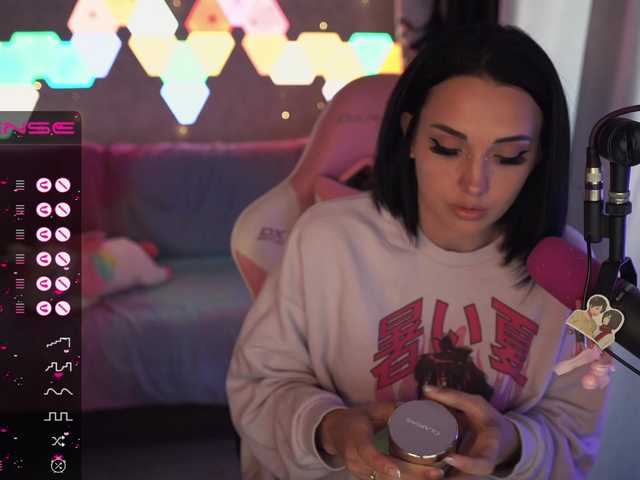 Live sex webcam photo for MalinaBo0m #274553479