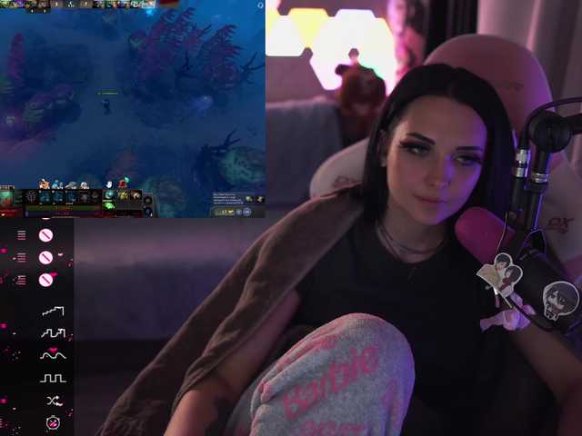 Live sex webcam photo for MalinaBo0m #274661117