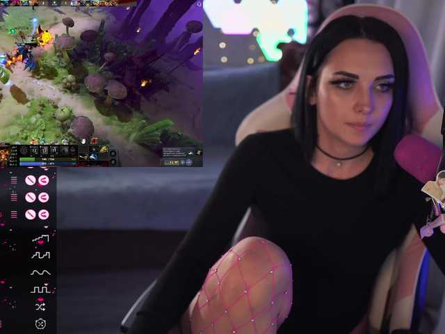 Live sex webcam photo for MalinaBo0m #274778169