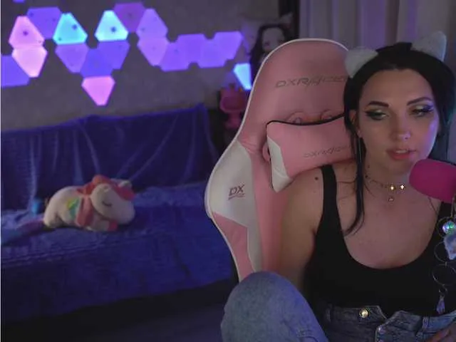 Live sex webcam photo for MalinaBo0m #275610653