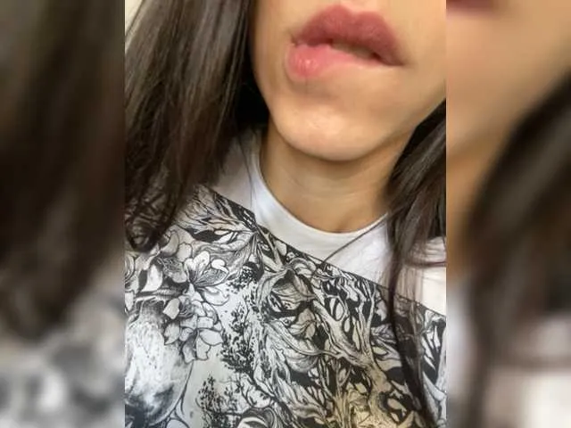 Live sex webcam photo for MalinaEli #276230967