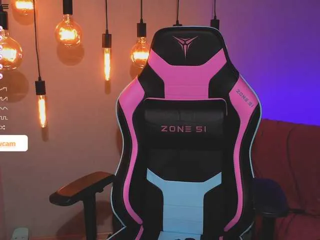 Live sex webcam photo for MalinaLaura #274613440