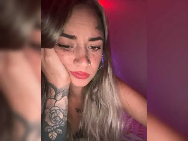 Live sex webcam photo for MalinaLaura #275913341