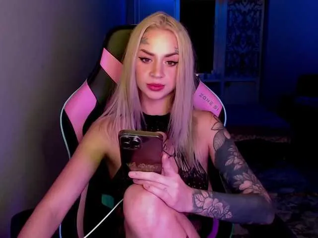 Live sex webcam photo for MalinaLaura #276102461