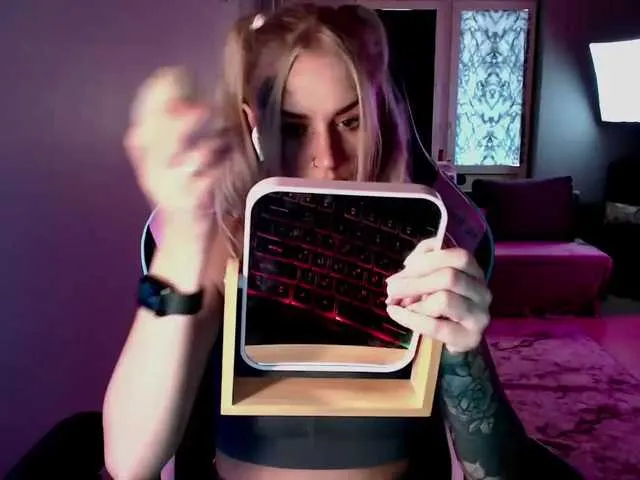 Live sex webcam photo for MalinaLaura #276183577