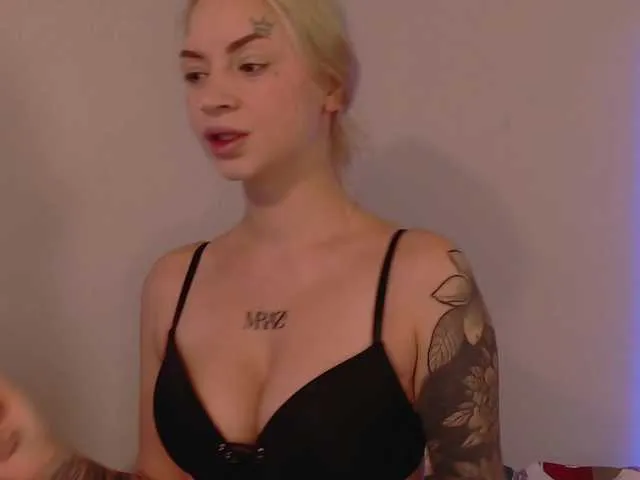 Live sex webcam photo for MalinaLaura #276423470