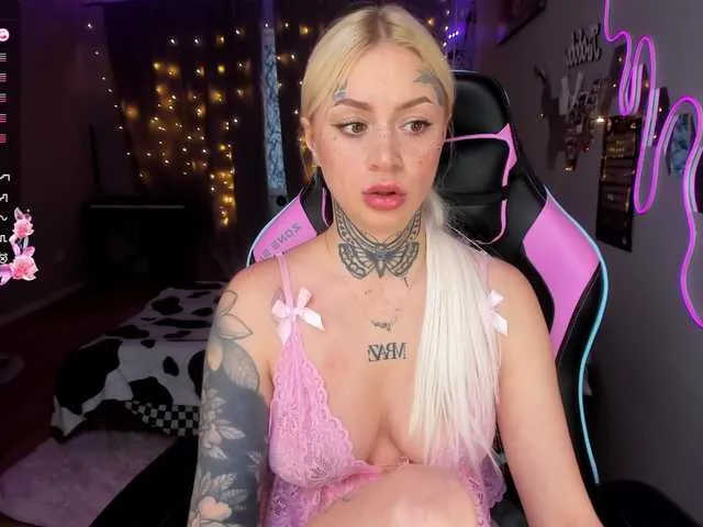 Live sex webcam photo for MalinaLaura #290368120