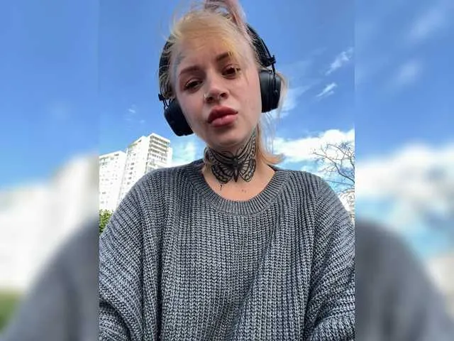 Live sex webcam photo for MalinaLaura #291687220