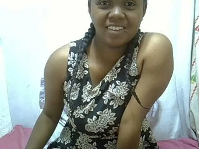 Live sex webcam photo for Malinciehot #291285038