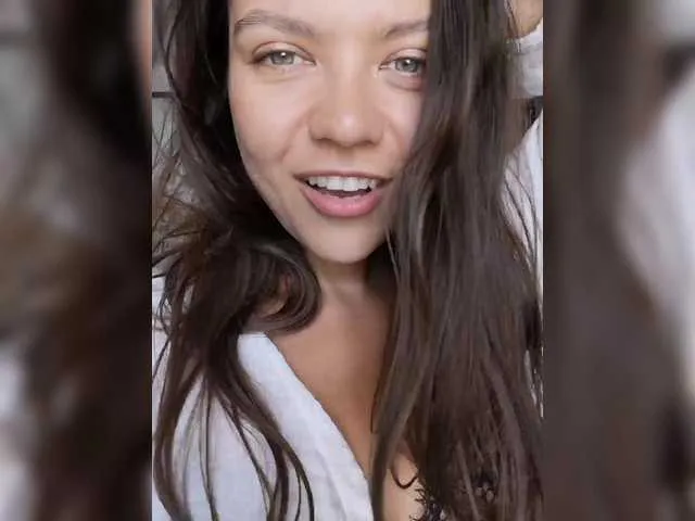Live sex webcam photo for Malisha8 #290606433