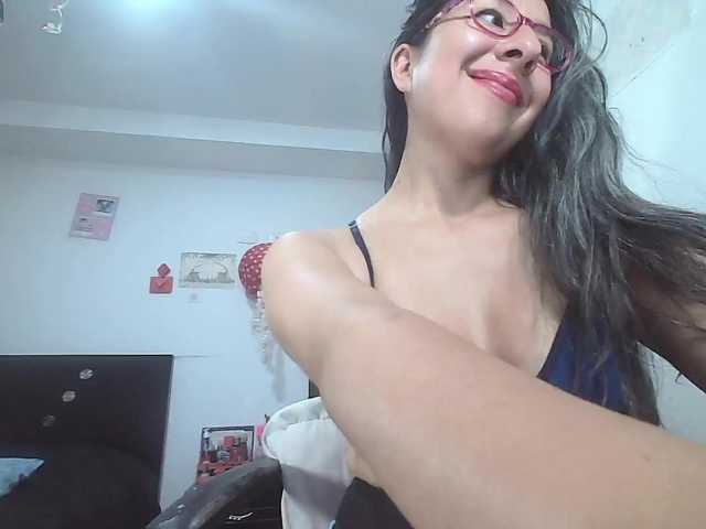 Live sex webcam photo for Malishka19 #290940209