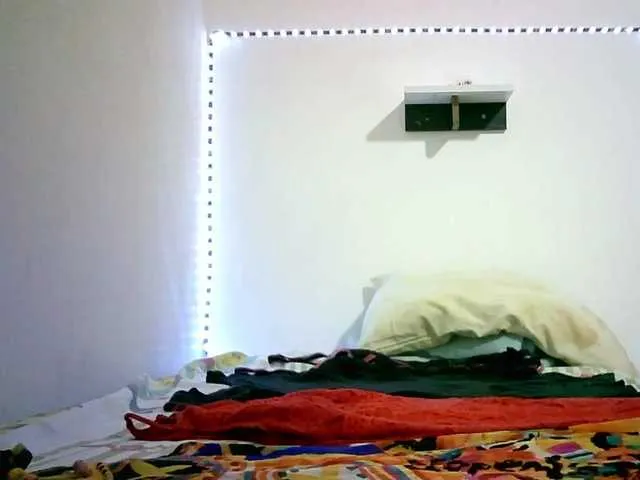 Live sex webcam photo for Malu6911 #275927233