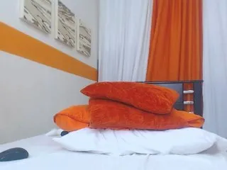 Live sex webcam photo for MaluHorny #191913843