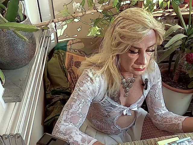 Live sex webcam photo for MandyLine1 #291287202