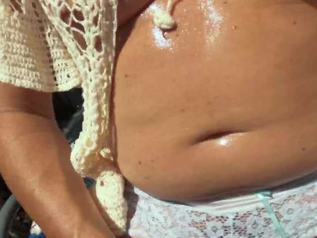 Live sex webcam photo for MandyLine1 #291370845