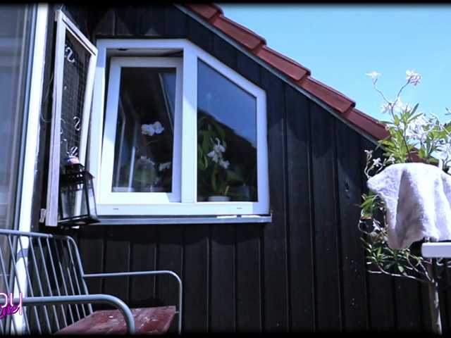 Live sex webcam photo for MandyLine1 #291501111