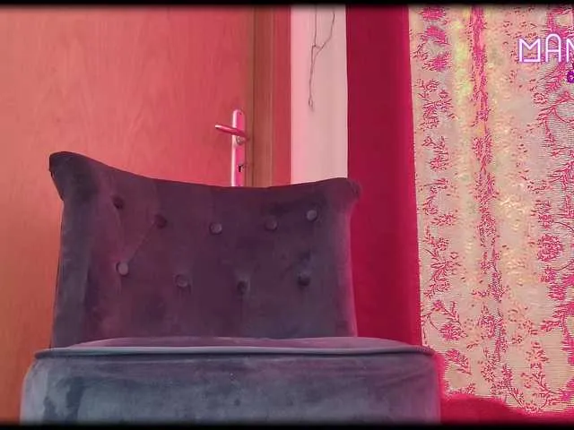 Live sex webcam photo for MandyLine1 #292394815