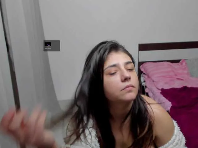 Live sex webcam photo for MandyLux #276485012