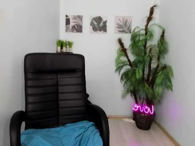 Live sex webcam photo for MandySchoolov #274287432