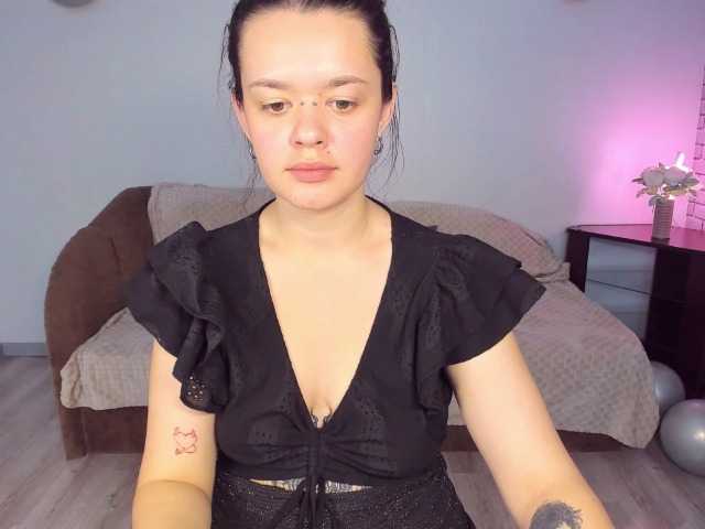 Live sex webcam photo for MandySweet #276823942