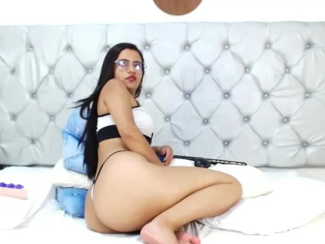Live sex webcam photo for ManuelaBangs #271755599