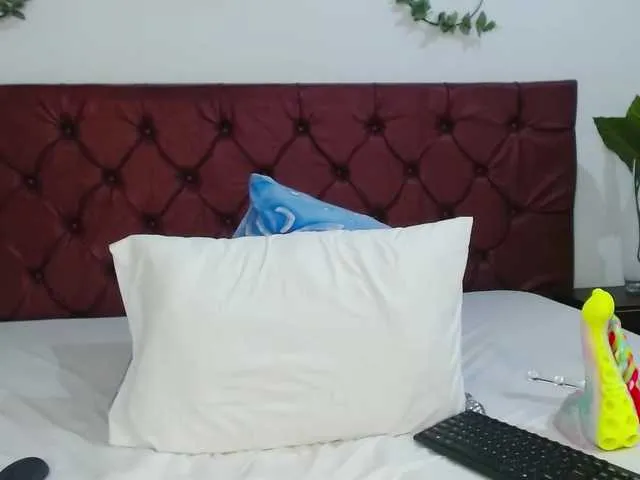 Live sex webcam photo for ManuelaBangs #274082998