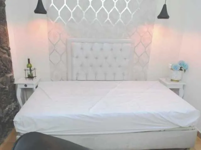 Live sex webcam photo for ManuelaPico #273101463