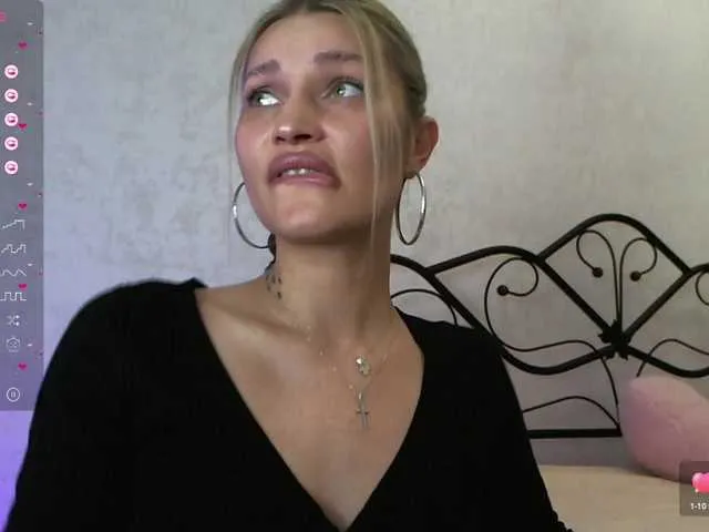 Live sex webcam photo for Manymoney1 #277478449