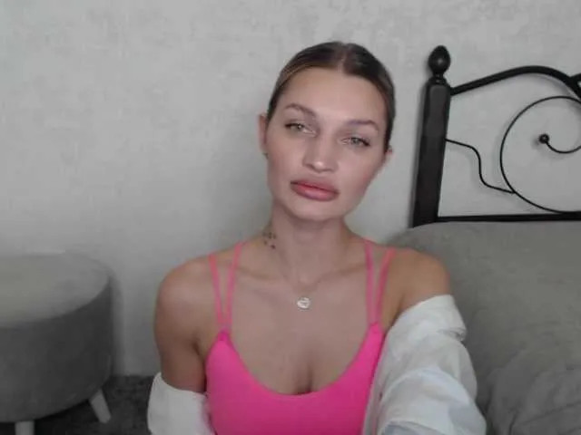 Live sex webcam photo for Manymoney1 #290355910