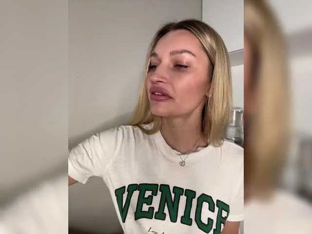 Live sex webcam photo for Manymoney1 #290368172