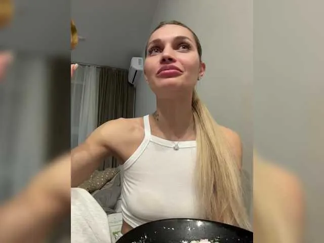 Live sex webcam photo for Manymoney1 #290639812