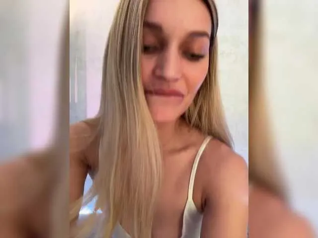 Live sex webcam photo for Manymoney1 #290724922