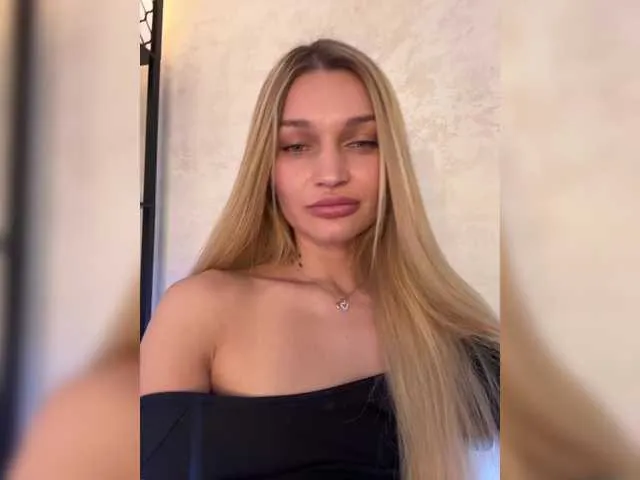 Live sex webcam photo for Manymoney1 #290798263