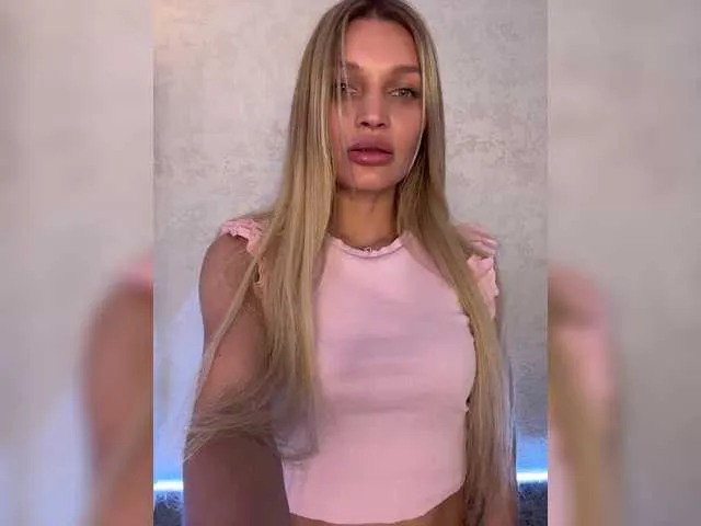Live sex webcam photo for Manymoney1 #290813670
