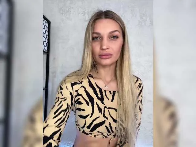 Live sex webcam photo for Manymoney1 #290918967