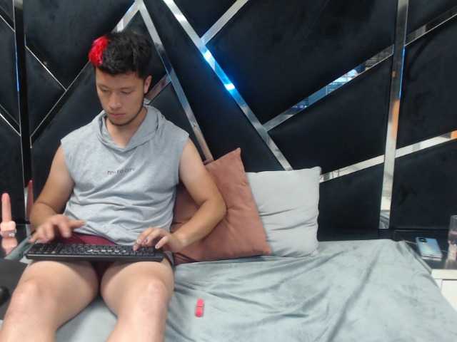 Live sex webcam photo for MaraAndJake #276511858