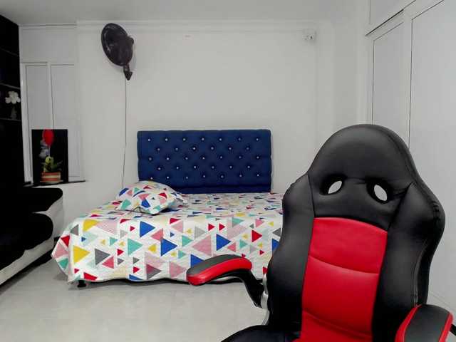 Live sex webcam photo for MarceShy #275630071