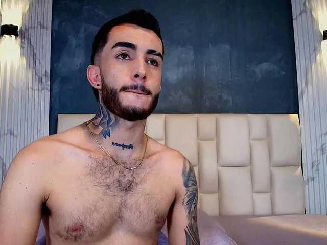 Live sex webcam photo for Marcelo-ruiz #293796660