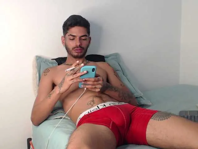 Live sex webcam photo for MarcusCollin #275682396