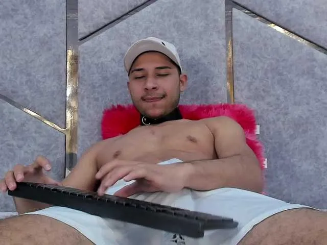 Live sex webcam photo for MarcussTaylorr #277894843