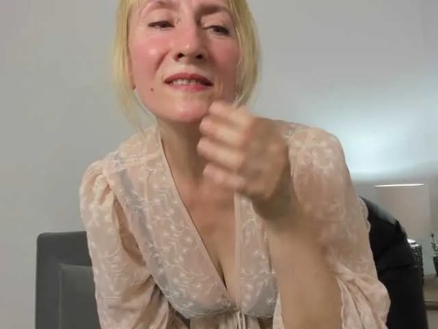Live sex webcam photo for MargaretCherry #290868311