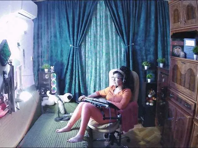 Live sex webcam photo for Margarita33 #292157248