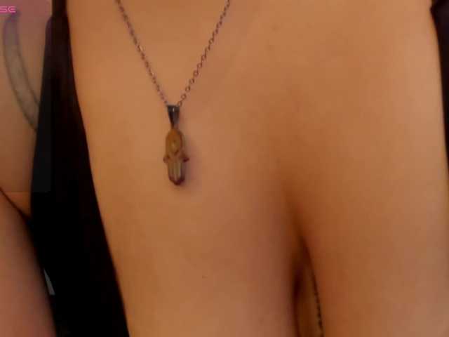 Live sex webcam photo for Margot- #290578147