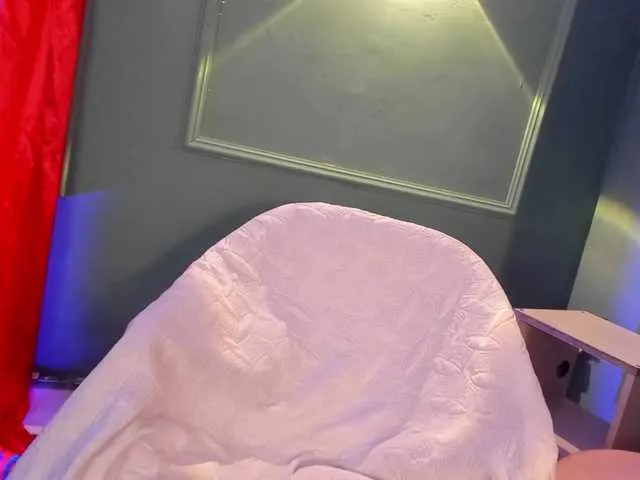 Live sex webcam photo for Margot- #290728023