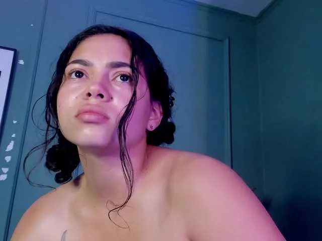 Live sex webcam photo for Margot- #290802773