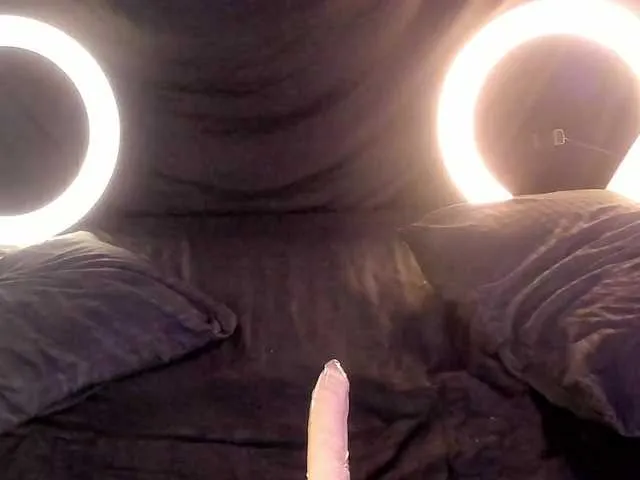 Live sex webcam photo for Margot- #290824047