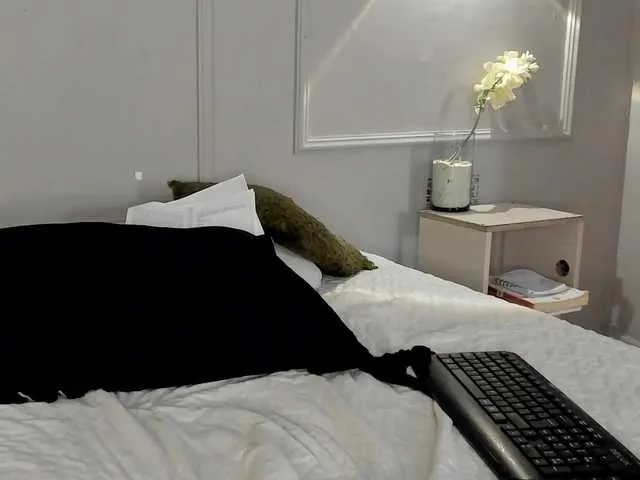 Live sex webcam photo for Margot- #290981233