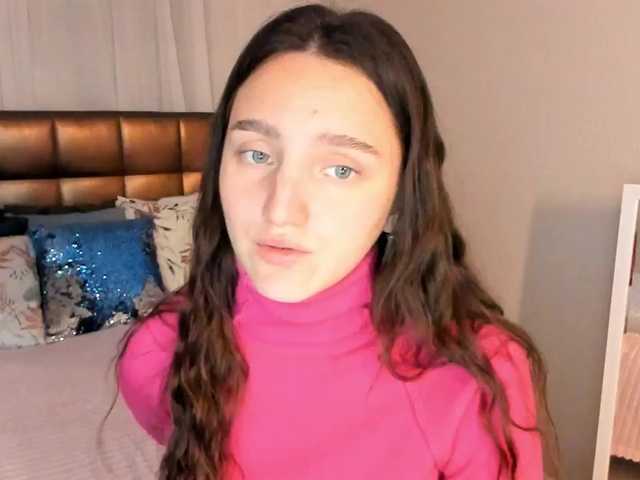 Live sex webcam photo for Margot20 #276480708
